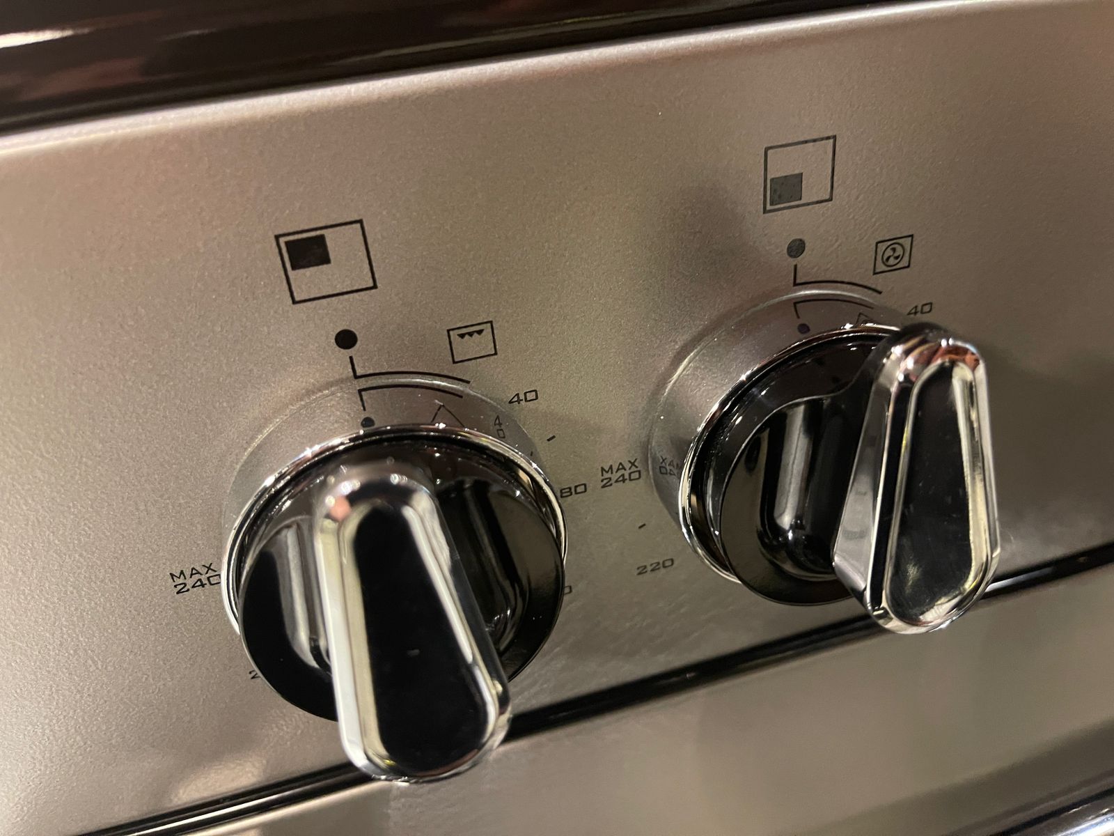 Free standing cooker knobs 12
